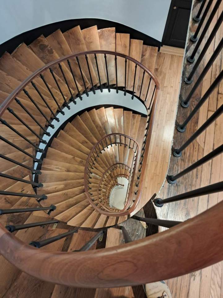 Rampe d'escalier en bois Cergy-Pontoise