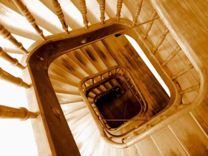 Création de rampes en bois sur mesure